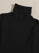 SOLID TURTLENECK TOP